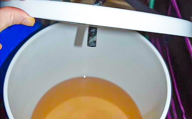 Второе ведро для установки за пределами бокса