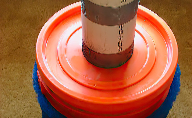 Угольный фильтр из пластмассового ведра